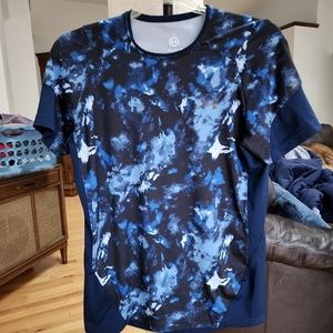 Euc Under Armour  Rush short sleeve shirt- size medium